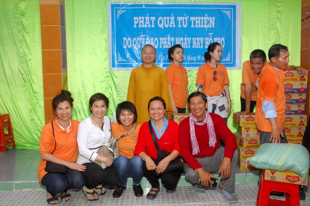 Quỹ Đạo Phật Ngày Nay khánh thành “Nhịp cầu yêu thương 4” và trao quà từ thiện tại Bến Tre
