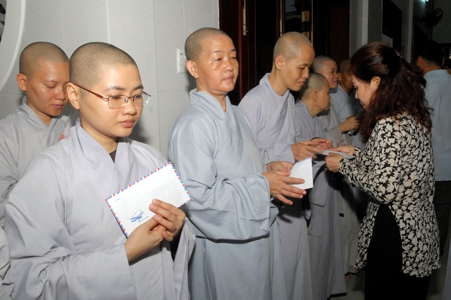 Quỹ Đạo Phật Ngày Nay khánh thành “Nhịp cầu yêu thương 4” và trao quà từ thiện tại Bến Tre