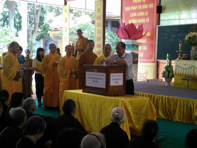 Phật giáo Thái Nguyên quyên góp tiền ủng hộ đồng bào các tỉnh phía Bắc bị  thiên tai lũ lụt