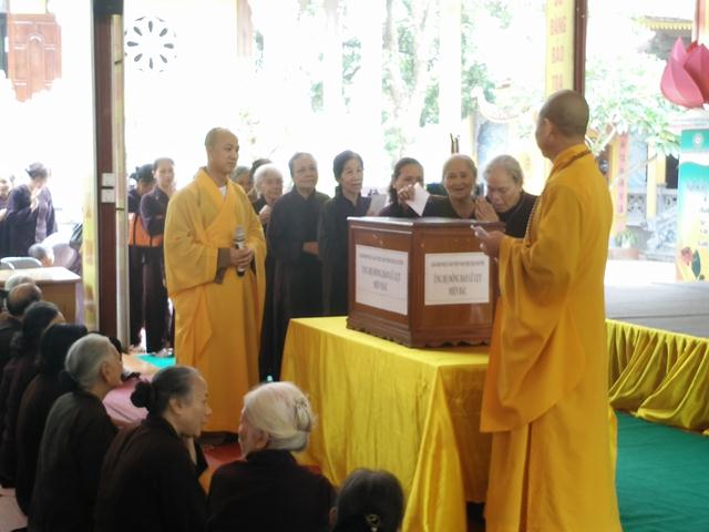 Phật giáo Thái Nguyên quyên góp tiền ủng hộ đồng bào các tỉnh phía Bắc bị  thiên tai lũ lụt