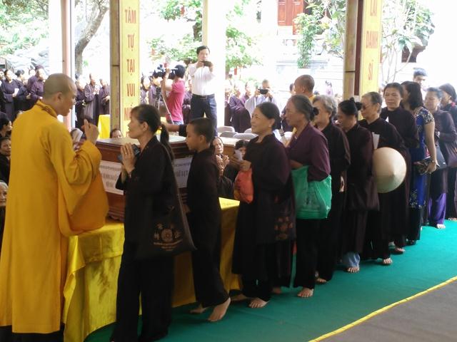 Phật giáo Thái Nguyên quyên góp tiền ủng hộ đồng bào các tỉnh phía Bắc bị  thiên tai lũ lụt