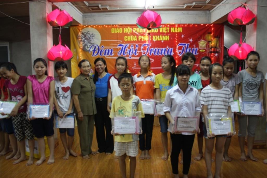 Hà Nội: Trung Thu Cho Em ở Những Ngôi Chùa Quê