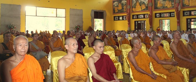 HT.Thích Thiện Tâm sách tấn hành giả an cư kiết hạ tại trường hạ Thiền Viện Phước Sơn
