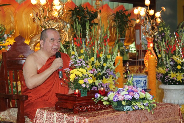 HT.Thích Thiện Tâm sách tấn hành giả an cư kiết hạ tại trường hạ Thiền Viện Phước Sơn