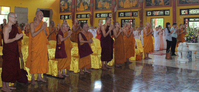 Ban tôn giáo viếng thăm trường hạ Thiền Viện Phước Sơn