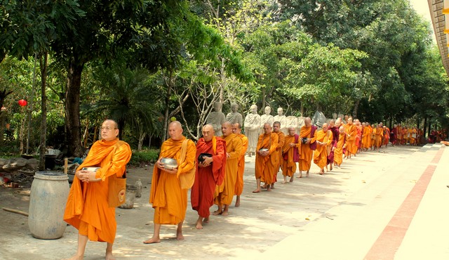 Ban tôn giáo viếng thăm trường hạ Thiền Viện Phước Sơn