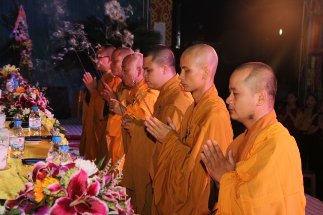 Thái Bình: Đêm hội bông hồng cài áo tại chùa Từ Xuyên