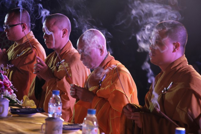 Thái Bình: Đêm hội bông hồng cài áo tại chùa Từ Xuyên
