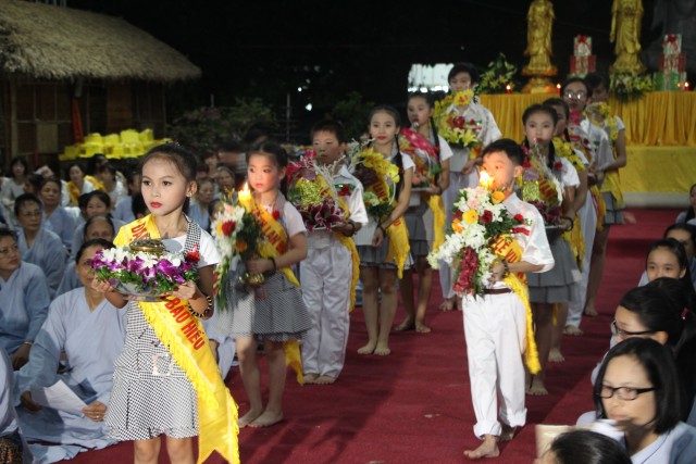 Thái Bình: Đêm hội bông hồng cài áo tại chùa Từ Xuyên