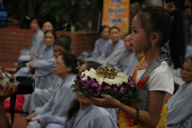 Thái Bình: Đêm hội bông hồng cài áo tại chùa Từ Xuyên