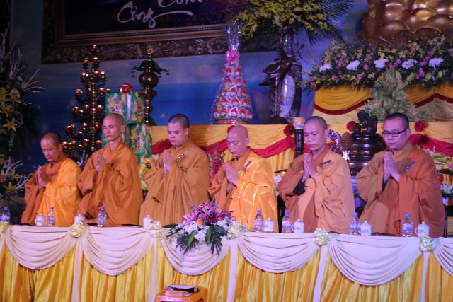 Thái Bình: Đêm hội bông hồng cài áo tại chùa Từ Xuyên
