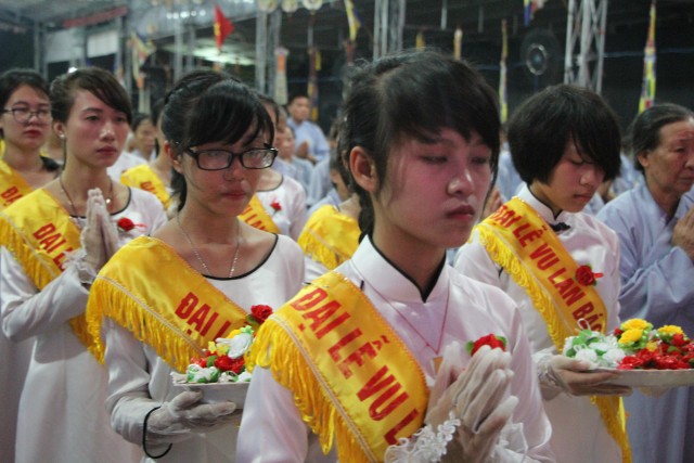Thái Bình: Đêm hội bông hồng cài áo tại chùa Từ Xuyên