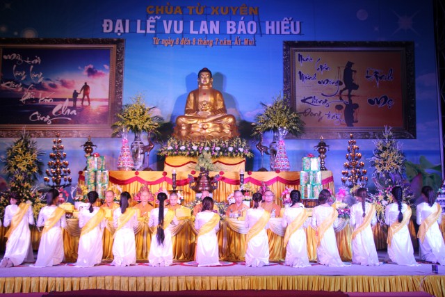 Thái Bình: Đêm hội bông hồng cài áo tại chùa Từ Xuyên