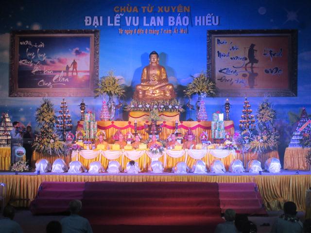 Thái Bình: Đêm hội bông hồng cài áo tại chùa Từ Xuyên