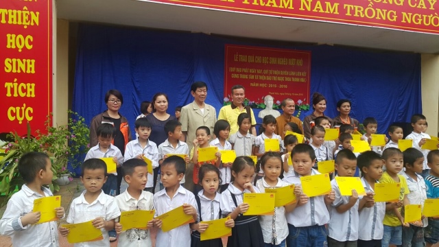 Quỹ Đạo Phật Ngày Nay: Chương trình “Đạo làm con” – trao tặng học bổng cho học sinh nghèo Thanh Hóa
