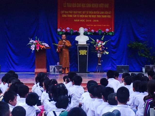 Quỹ Đạo Phật Ngày Nay: Chương trình “Đạo làm con” – trao tặng học bổng cho học sinh nghèo Thanh Hóa