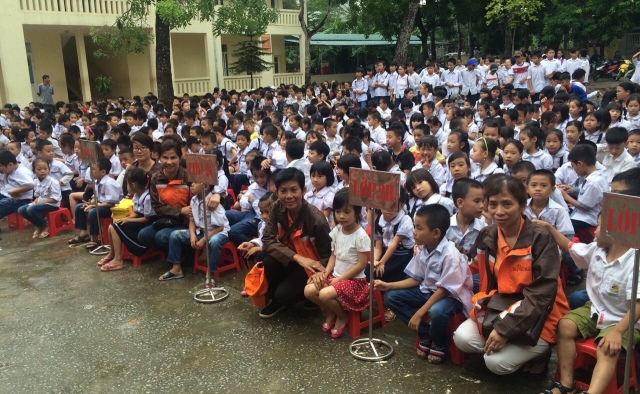 Quỹ Đạo Phật Ngày Nay: Chương trình “Đạo làm con” – trao tặng học bổng cho học sinh nghèo Thanh Hóa