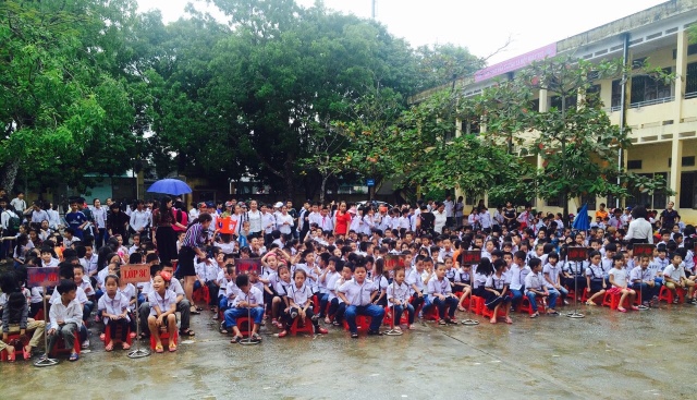 Quỹ Đạo Phật Ngày Nay: Chương trình “Đạo làm con” – trao tặng học bổng cho học sinh nghèo Thanh Hóa