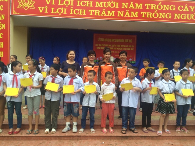 Quỹ Đạo Phật Ngày Nay: Chương trình “Đạo làm con” – trao tặng học bổng cho học sinh nghèo Thanh Hóa