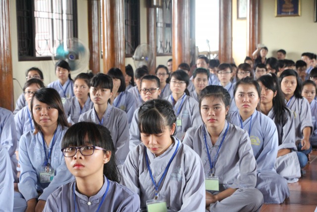 Thái Bình: Hơn 200 bạn trẻ về chùa Từ Xuyên tu một ngày an lạc