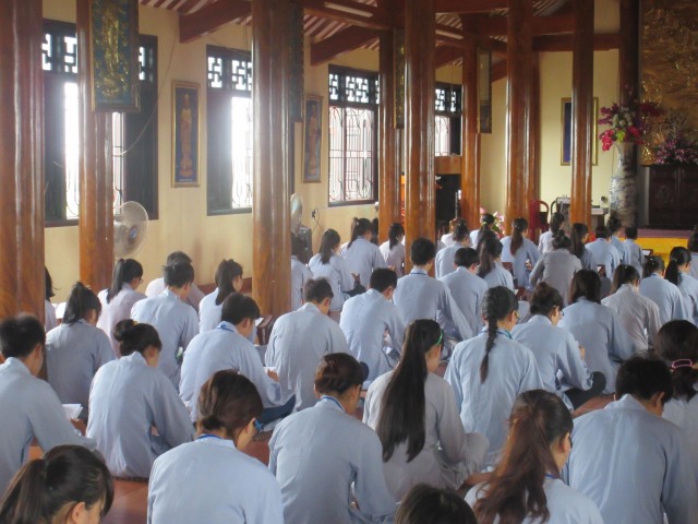 Thái Bình: Hơn 200 bạn trẻ về chùa Từ Xuyên tu một ngày an lạc