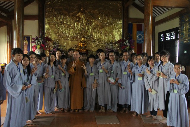 Thái Bình: Hơn 200 bạn trẻ về chùa Từ Xuyên tu một ngày an lạc