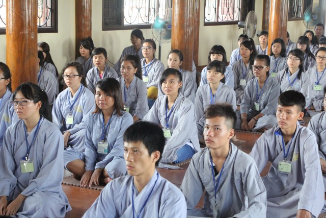 Thái Bình: Hơn 200 bạn trẻ về chùa Từ Xuyên tu một ngày an lạc