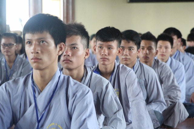 Thái Bình: Hơn 200 bạn trẻ về chùa Từ Xuyên tu một ngày an lạc