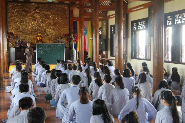 Thái Bình: Hơn 200 bạn trẻ về chùa Từ Xuyên tu một ngày an lạc