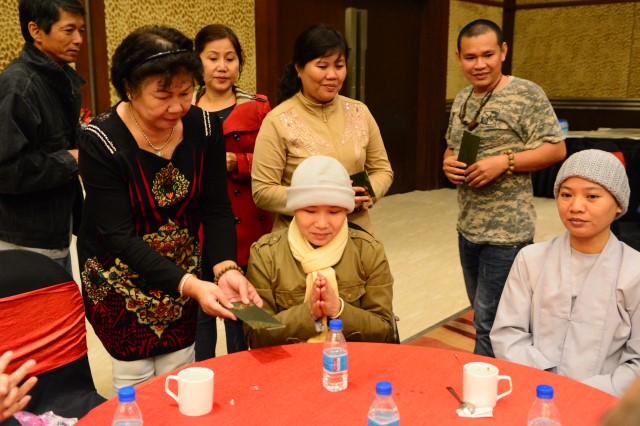 Quỹ Đạo Phật Ngày Nay: Từ thiện cho người nghèo và cúng dường trai Tăng nơi đất Phật 11-2015