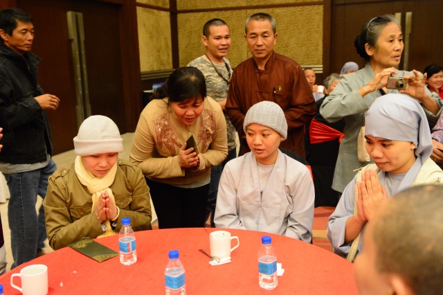 Quỹ Đạo Phật Ngày Nay: Từ thiện cho người nghèo và cúng dường trai Tăng nơi đất Phật 11-2015