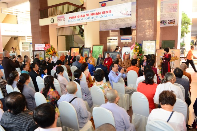 Khai mạc triển lãm tranh &quot;Phật giáo vì nhân sinh&quot;