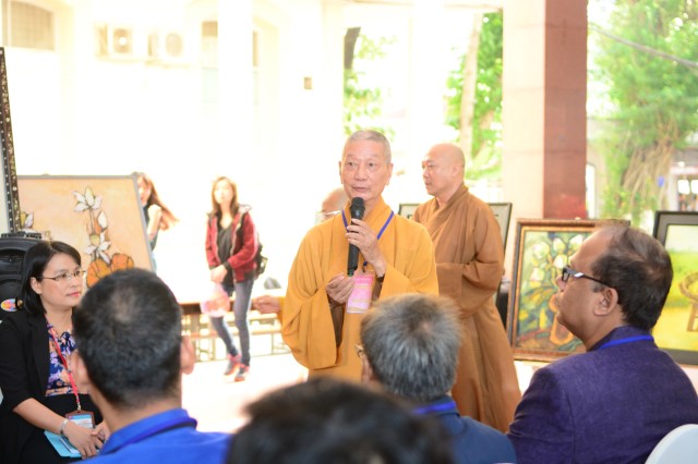 Khai mạc triển lãm tranh &quot;Phật giáo vì nhân sinh&quot;