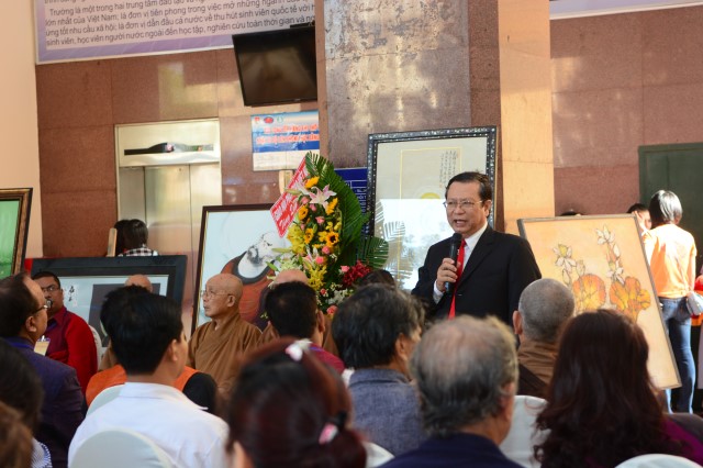 Khai mạc triển lãm tranh &quot;Phật giáo vì nhân sinh&quot;
