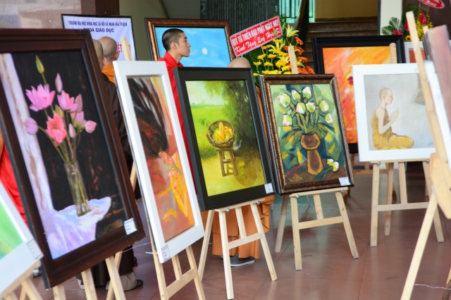 Khai mạc triển lãm tranh &quot;Phật giáo vì nhân sinh&quot;