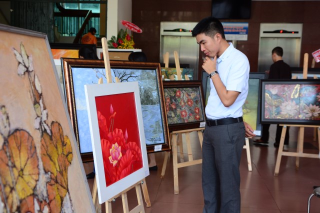 Khai mạc triển lãm tranh &quot;Phật giáo vì nhân sinh&quot;