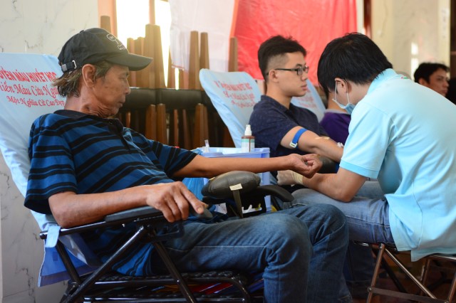 Quỹ Đạo Phật Ngày Nay: Một giọt máu cho đi, một cuộc đời ở lại