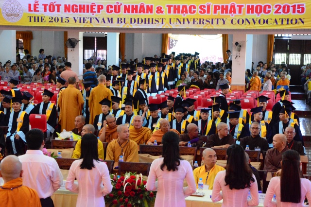 Gần 500 Cử nhân và Thạc sĩ Phật học khóa IX hân hoan mừng lễ tốt nghiệp