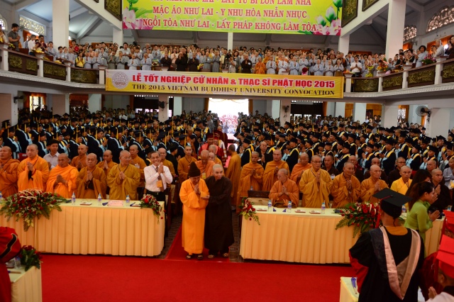 Gần 500 Cử nhân và Thạc sĩ Phật học khóa IX hân hoan mừng lễ tốt nghiệp