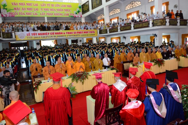 Gần 500 Cử nhân và Thạc sĩ Phật học khóa IX hân hoan mừng lễ tốt nghiệp