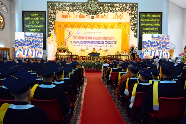 Gần 500 Cử nhân và Thạc sĩ Phật học khóa IX hân hoan mừng lễ tốt nghiệp