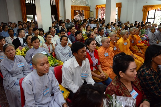Gần 500 Cử nhân và Thạc sĩ Phật học khóa IX hân hoan mừng lễ tốt nghiệp
