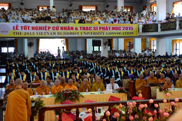 Gần 500 Cử nhân và Thạc sĩ Phật học khóa IX hân hoan mừng lễ tốt nghiệp