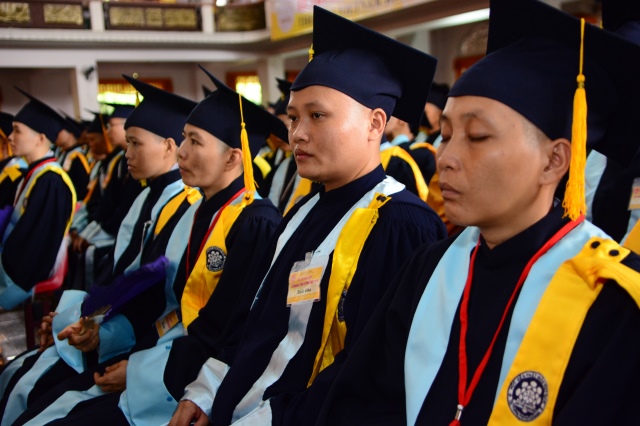 Gần 500 Cử nhân và Thạc sĩ Phật học khóa IX hân hoan mừng lễ tốt nghiệp