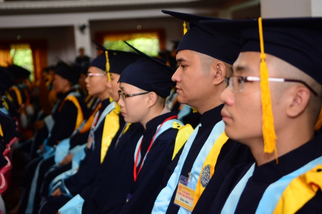 Gần 500 Cử nhân và Thạc sĩ Phật học khóa IX hân hoan mừng lễ tốt nghiệp
