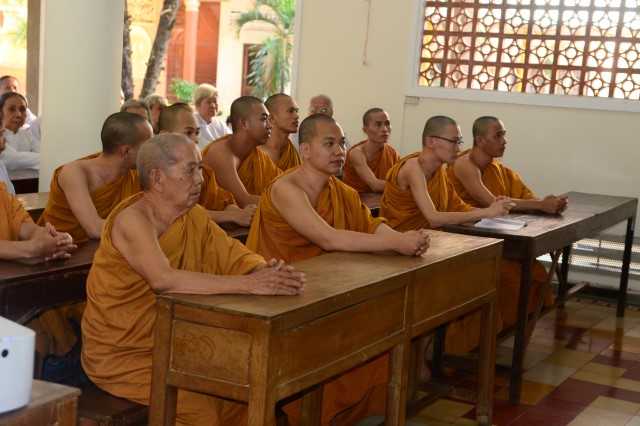 Tiến sĩ người Đức thuyết trình về Phật giáo và thiên nhiên: thương yêu con người và động vật