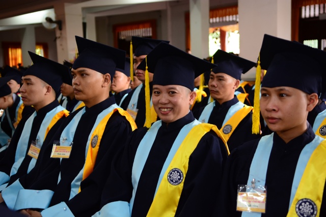 Gần 500 Cử nhân và Thạc sĩ Phật học khóa IX hân hoan mừng lễ tốt nghiệp