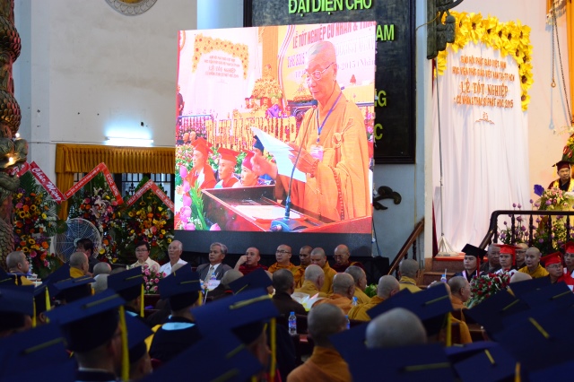 Gần 500 Cử nhân và Thạc sĩ Phật học khóa IX hân hoan mừng lễ tốt nghiệp