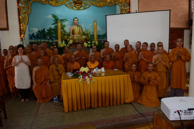 Tiến sĩ người Đức thuyết trình về Phật giáo và thiên nhiên: thương yêu con người và động vật