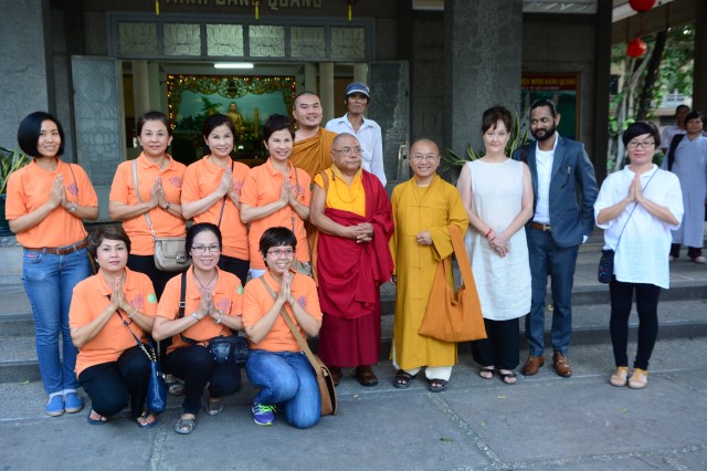 Tiến sĩ người Đức thuyết trình về Phật giáo và thiên nhiên: thương yêu con người và động vật